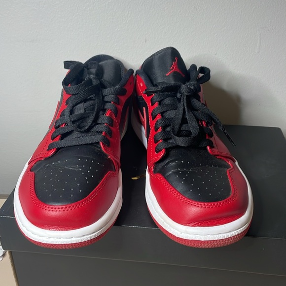 Jordan 1 low Sz 7.5 used - Picture 2 of 4